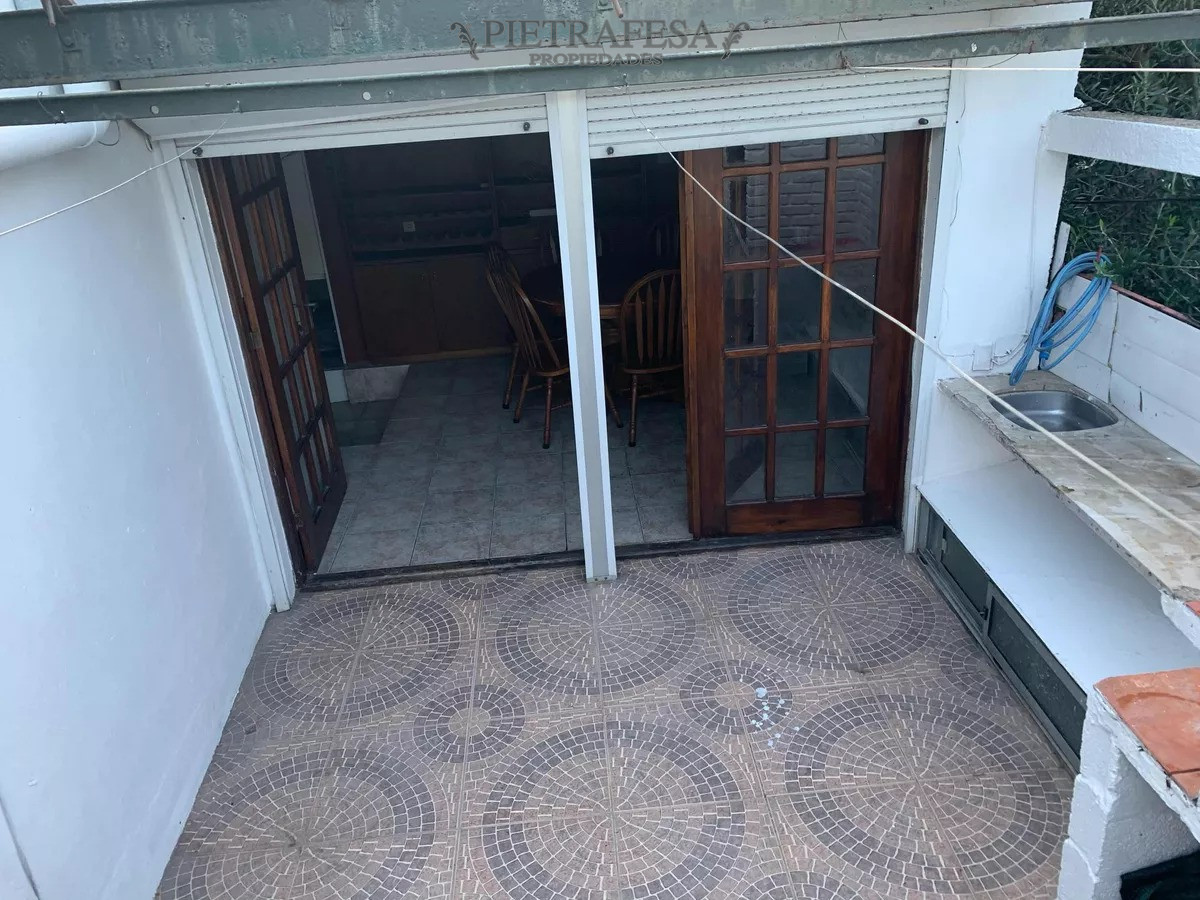 Apartamento ID.12268 - Apto en venta con renta 3 dormitorios y patio- La Comercial