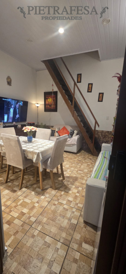 Apartamento ID.15171 - Apartamento tipo duplex en venta, 2 dormitorios, 1 baño, patio. Reducto.