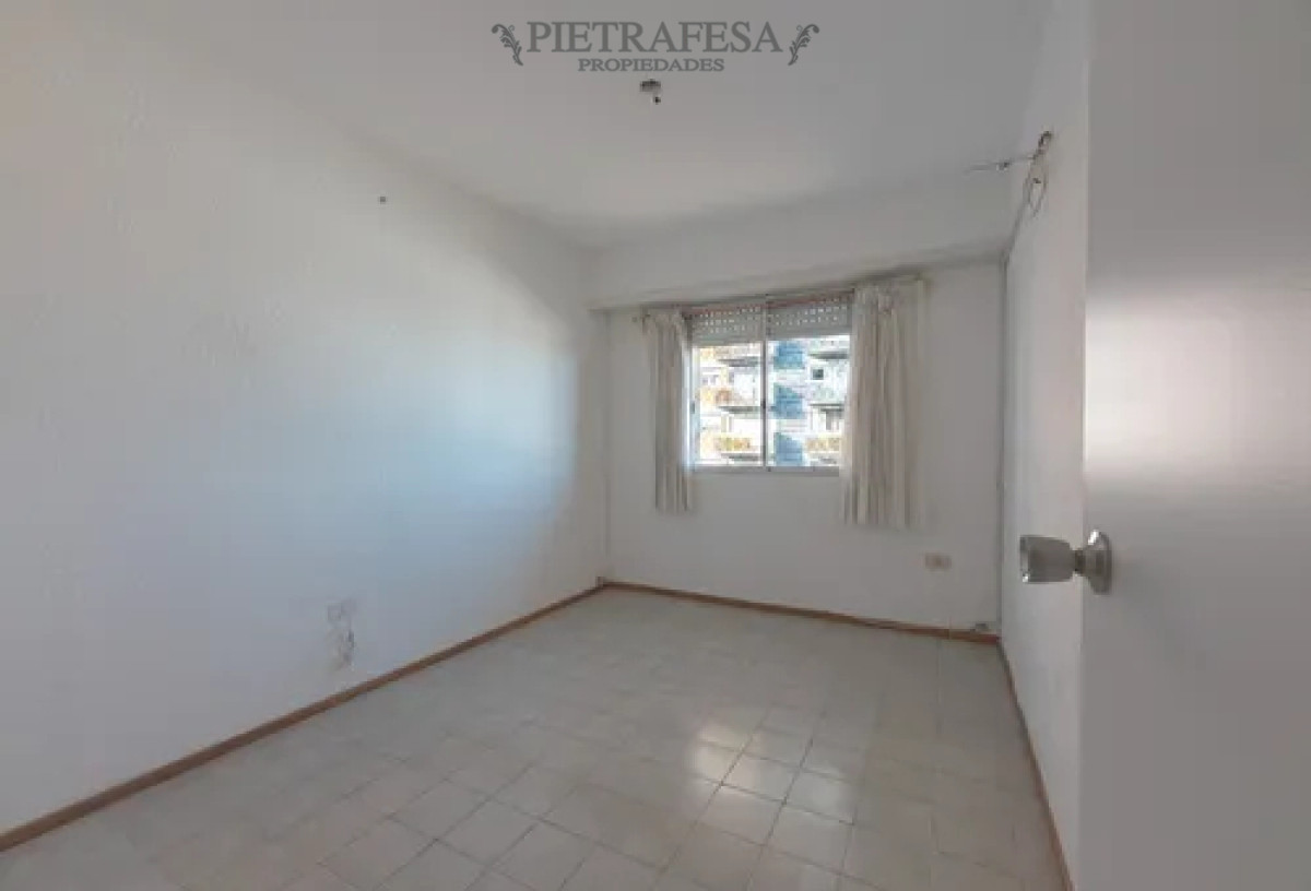 Apartamento ID.13586 - Apartamento en alquiler, 2dormitorios, 1baño, balcón, cochera. Buceo.