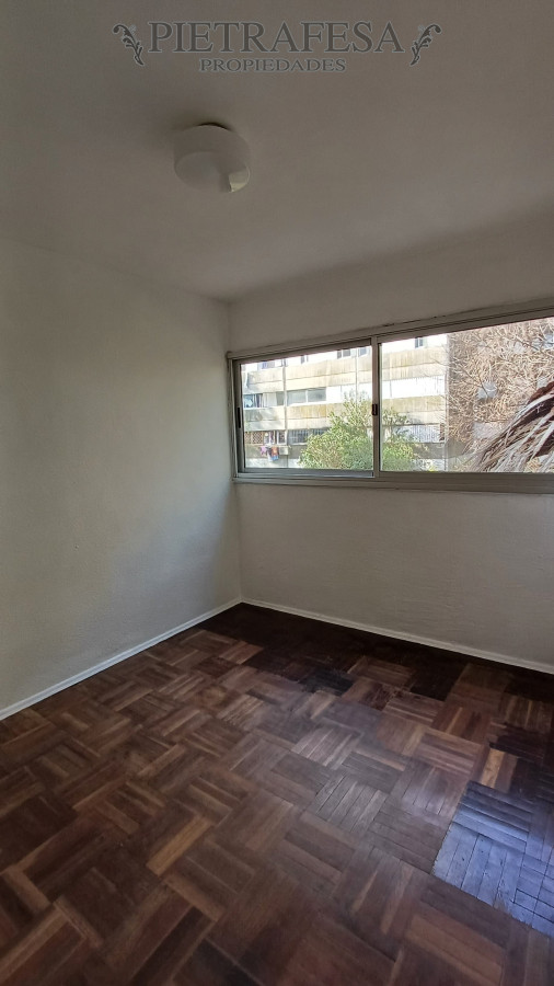 Apartamento ID.13906 - Apartamento en alquiler, 1 dormitorio, 1 baño, terraza lavadero. Malvin Norte.