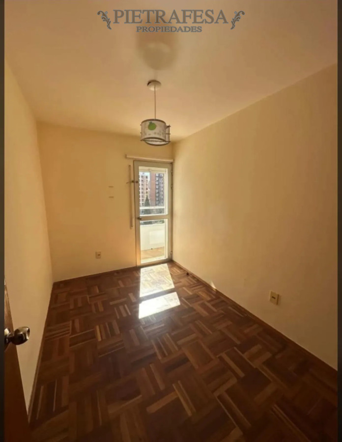 Apartamento ID.15217 - Apartamento en VENTA CON RENTA!!4 dormitorios, 3 baños, terraza, cochera doble. Pocitos  