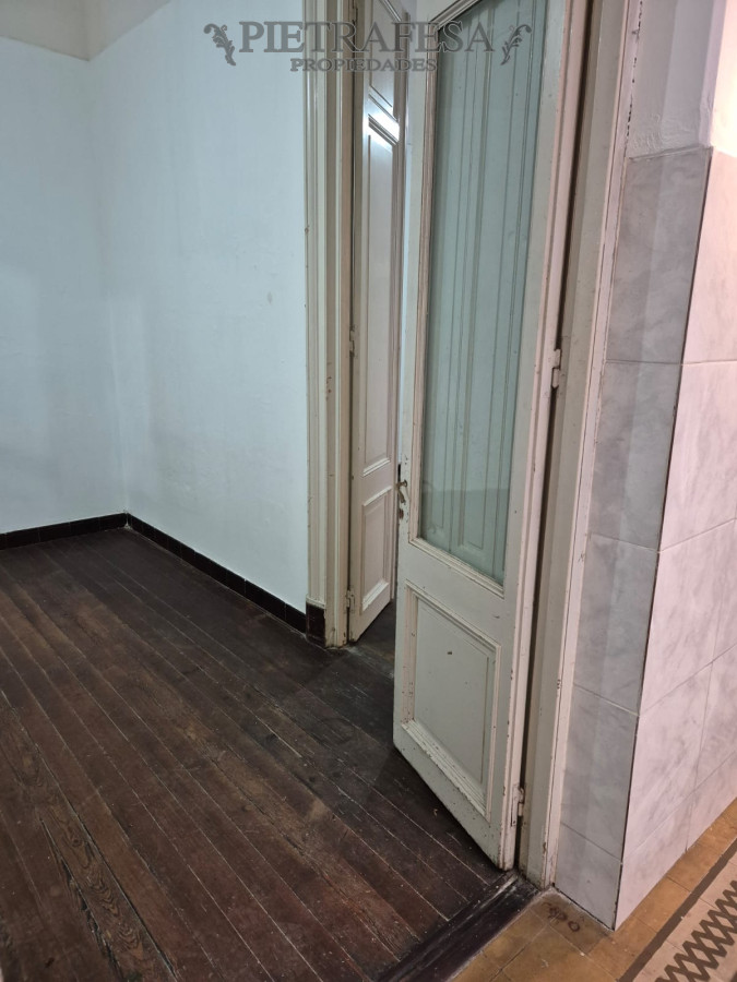 Apartamento ID.3877 - Apartamento en alquiler, 2 dormitorios, 1 baño, patio, Julio Herrera y Obes, Centro.