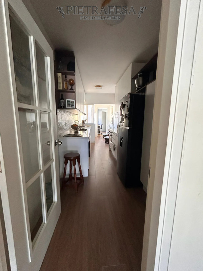 Apartamento ID.15238 - Apartamento en venta, 2 dormitorios, baño, servicio completo, balcón, garaje. Pocitos.