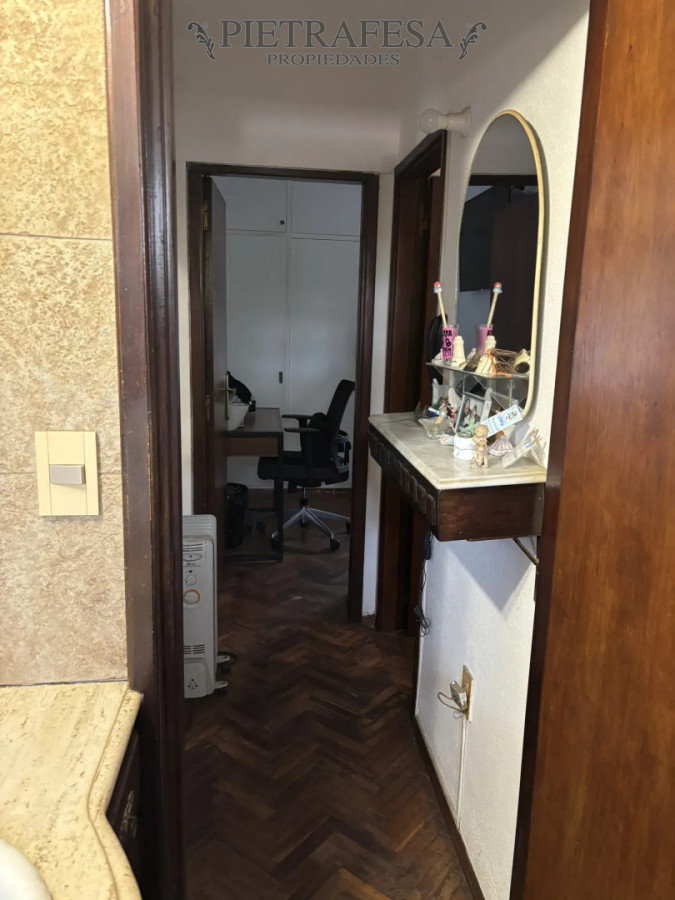 Apartamento ID.15745 - Apartamento en venta, 2 dormitorios, 1 baño, terraza lavadero, cochera. Carrasco.