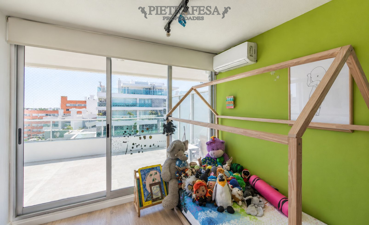 Apartamento ID.15436 - Apartamento penthouse en venta, 2 dormitorios, 2 baños, amplia terraza, garaje. Malvin.