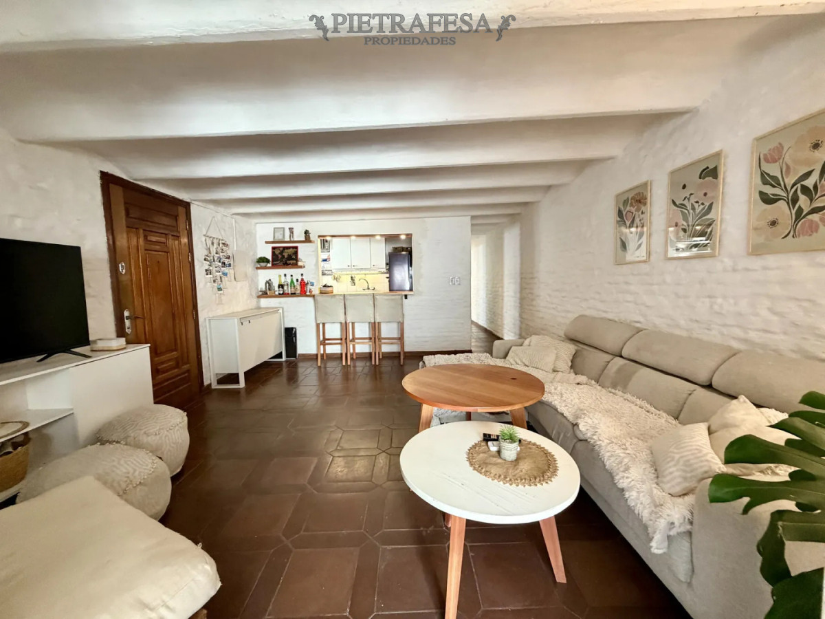 Apartamento ID.15759 - Apartamento en venta, 2 dormitorios, 1 baño, terraza, patio. Cordón.