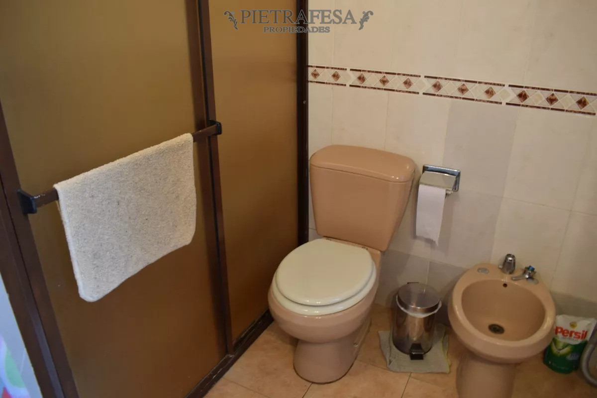 Apartamento ID.12550 - Apto en venta 5 dormitorios, 2 baños, patio-Cordón 