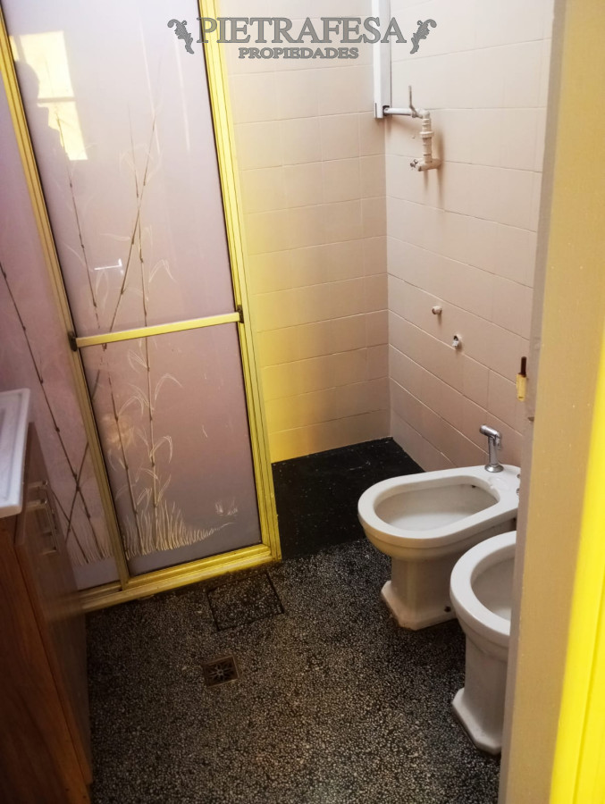 Apartamento ID.12937 - 2 Apartamentos en venta con renta 1 dorm, 1 baño, azotea-Brazo Oriental