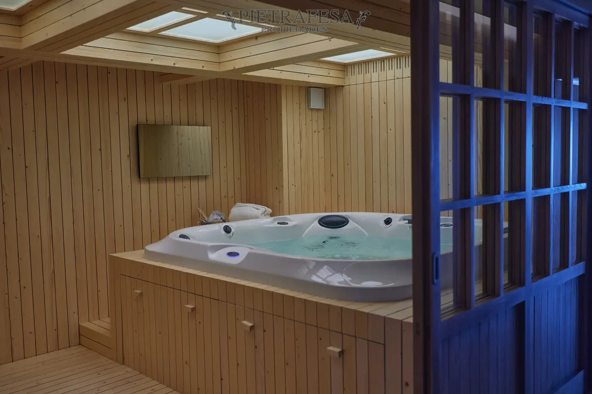 Apartamento ID.14274 - Apartamento en alquiler, 3 dormitorios, 3 baños, terraza, garaje, jacuzzi. Punta Carretas.