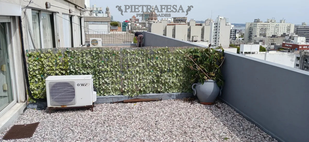 Apartamento ID.2291 - Apartamento en venta 1 dormitorio 1 baño y patio-18 de Julio-Centro