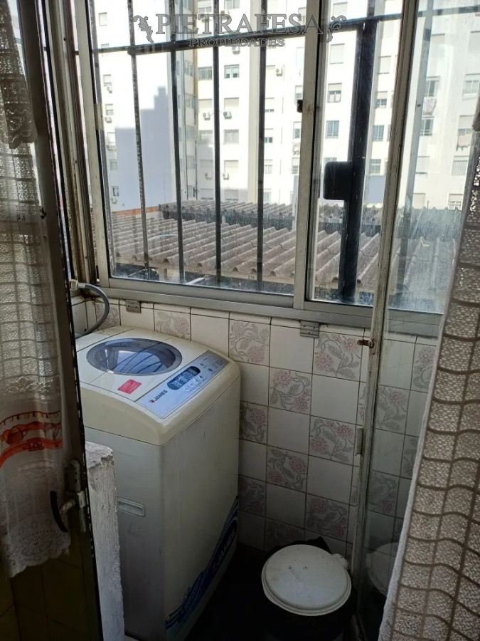 Apartamento ID.14221 - Apartamento en Pocitos, 3 dormitorios, 2 baños y Garage a metros del mar