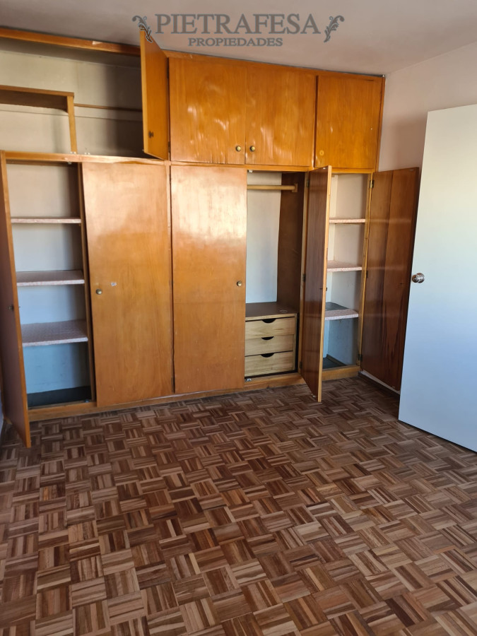 Apartamento ID.4221 - Apartamento en alquiler, 1 dormitorio, 1 baño, balcón, Galicia Centro.