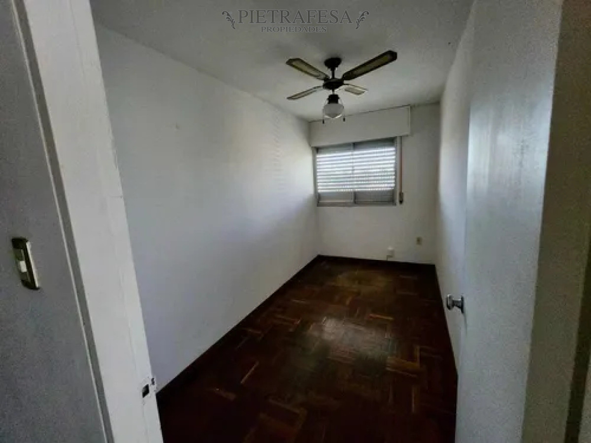 Apartamento ID.13883 - Apartamento en alquiler, 2 dormitorios, 1 baño, garaje. Malvin.