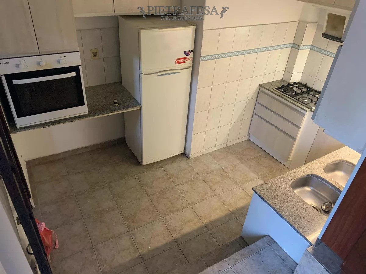 Apartamento ID.12268 - Apto en venta con renta 3 dormitorios y patio- La Comercial
