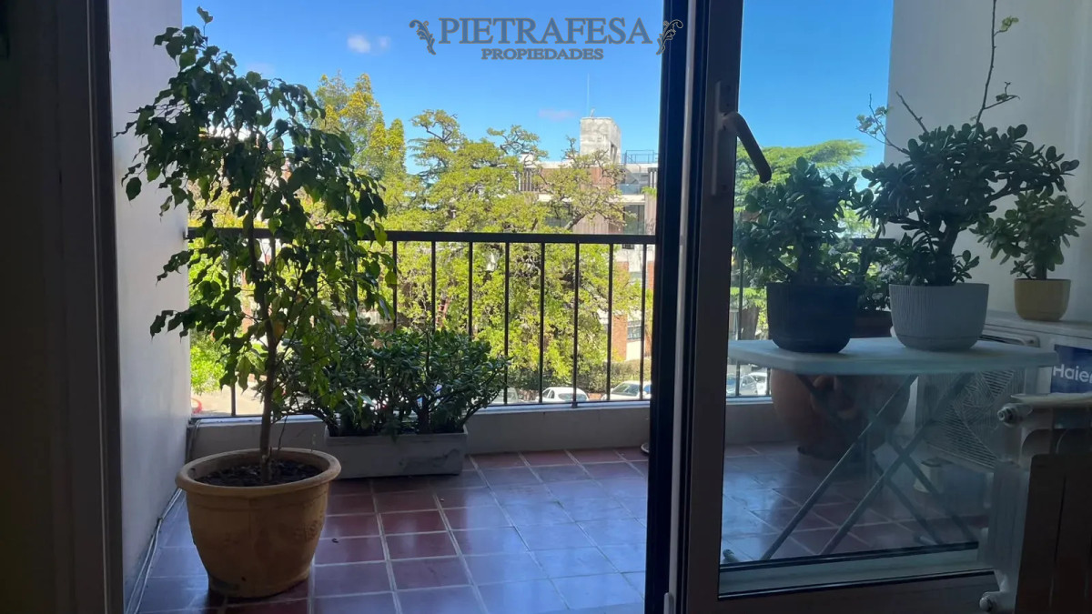 Apartamento ID.16667 - Venta de apartamento, 3 dormitorios , 2 baños , terraza , garaje . Parque Rodó