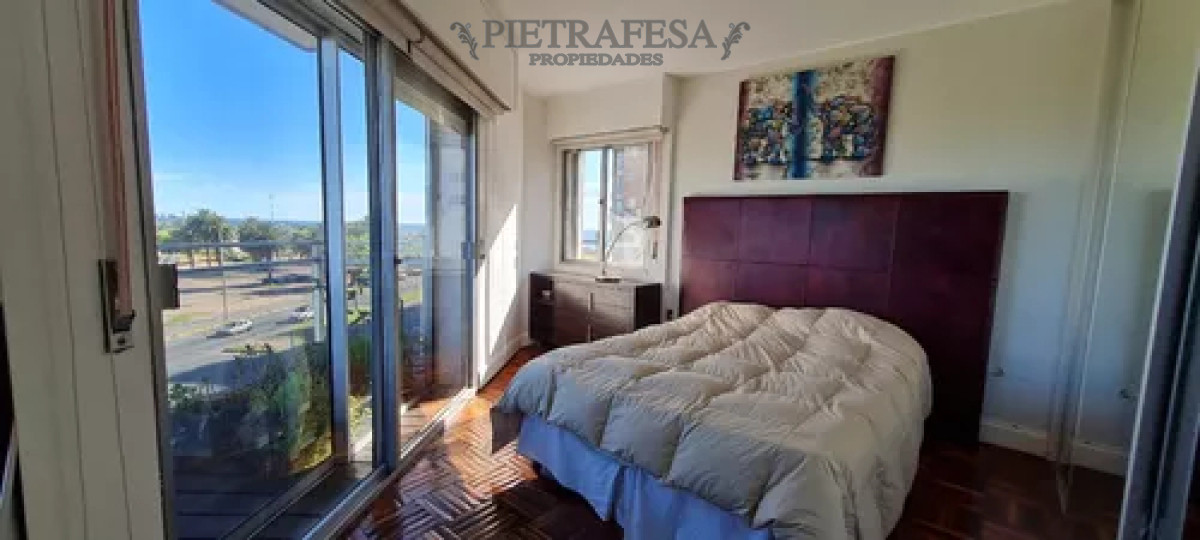 Apartamento ID.12424 - Apartamento en alquiler, 4dormitorios, 3baños, terraza, cochera, amueblado. Punta Carretas.