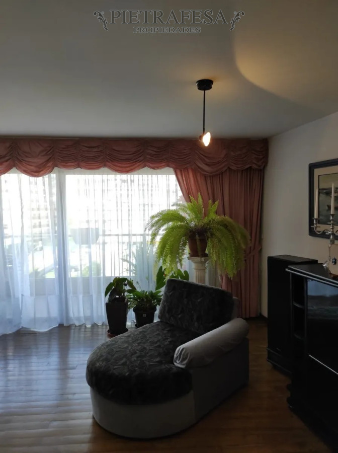 Apartamento ID.5609 - Apartamento amueblado 3 dormitorios, 4 baños, terraza y garaje- Echevarriarza- Pocitos