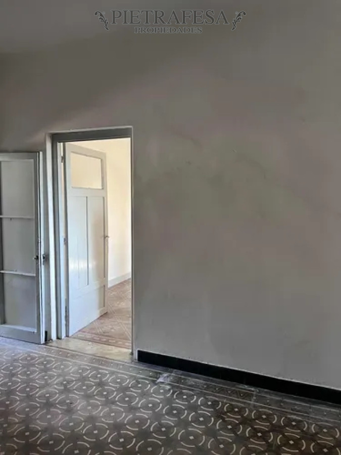 Apartamento ID.14182 - Apartamento en alquiler, 1 dormitorio, 1 baño, balcón, patio. Colon. 