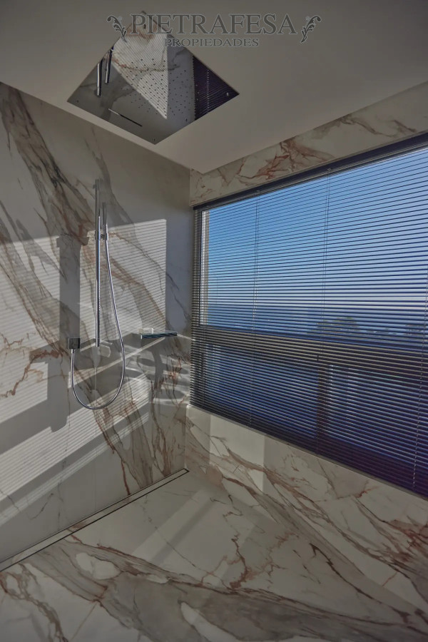 Apartamento ID.14274 - Apartamento en alquiler, 3 dormitorios, 3 baños, terraza, garaje, jacuzzi. Punta Carretas.