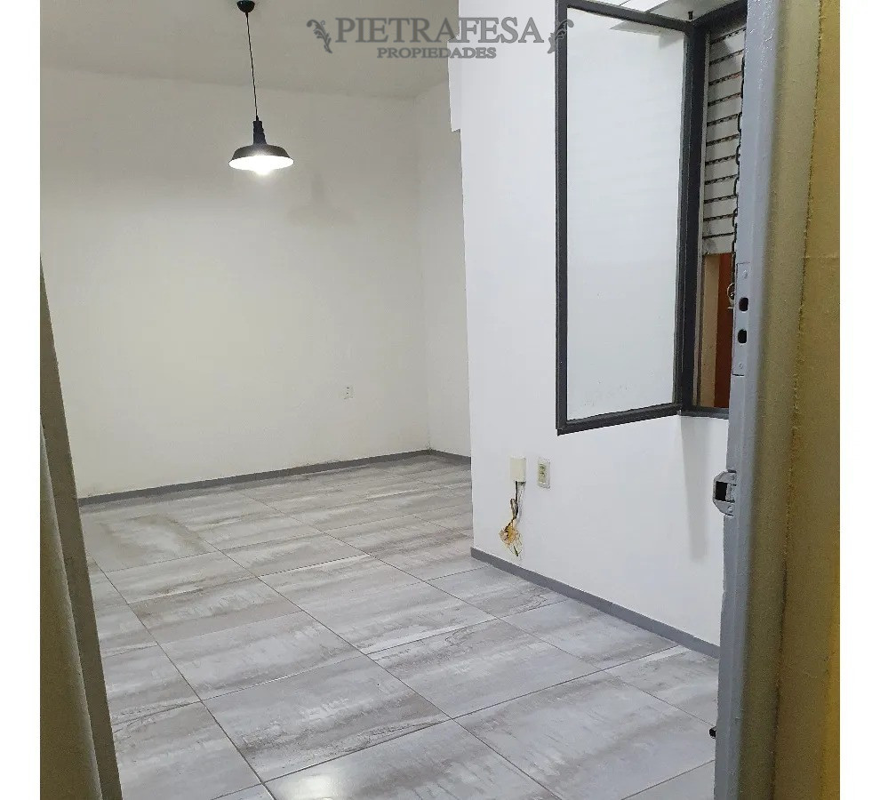Apartamento ID.13567 - Apto en venta con renta 1 dormitorio, 1 baño y patio-La Comercial 