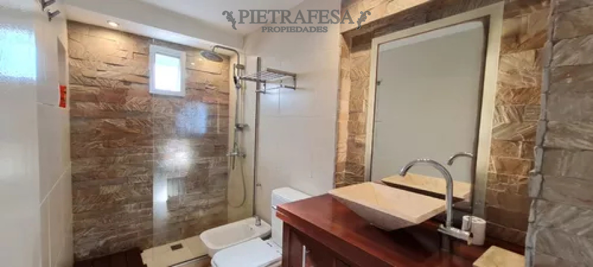 Apartamento ID.12424 - Apartamento en alquiler, 4dormitorios, 3baños, terraza, cochera, amueblado. Punta Carretas.