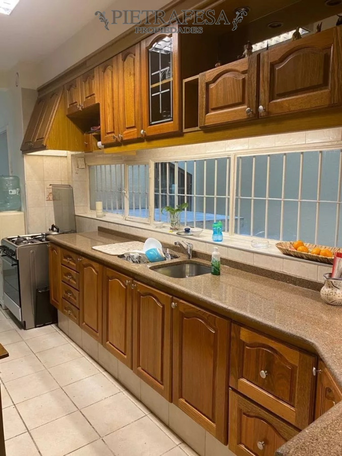 Apartamento ID.6052 - Apartamento en venta 4 dormitorios, 3 baños y patio- Zelmar Michelini -Centro