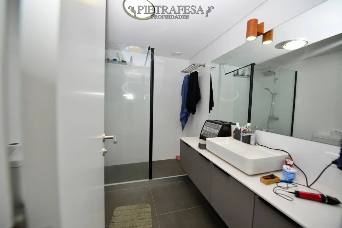 Apartamento ID.15101 - Apartamento en venta, 3 dormitorios, 2 baños, terraza, garaje. Amueblado. Buceo.