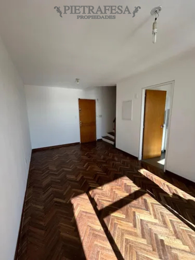 Apartamento ID.13762 - Apartamento en alquiler, 2dormitorios, 1baño, terraza. Tres Cruces.