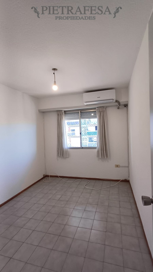 Apartamento ID.13586 - Apartamento en alquiler, 2dormitorios, 1baño, balcón, cochera. Buceo.