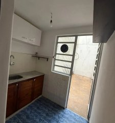 Apto en venta 2 dormitorios, 1 baño, patio-Centro
