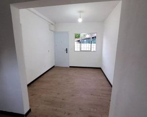 Apto con renta en venta con renta, dormitorio, 1 baño, patio-Hipódromo