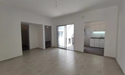 Apto en venta, 1 dormitorio, patio y azotea- Brazo Oriental