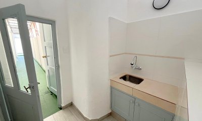 Apto en venta con renta, 2 dormitorios, 1 baño y patio-Centro