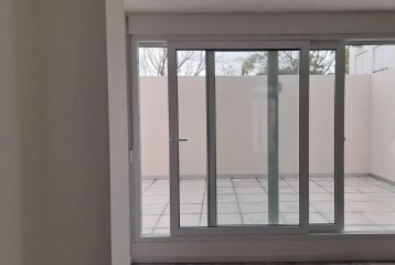 Monoambiente con renta en venta, 1baño, patio- Reducto