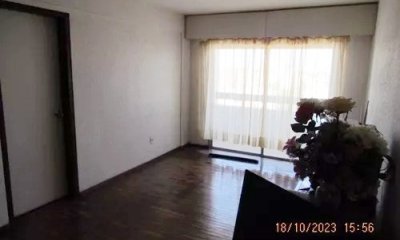 Apartamento en venta, 2 dormitorios, 1 baño y balcón-Av. Italia-Parque Batlle