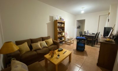 Apto con renta en venta 2 dormitorios 1 baño, patio-Parque Rodó