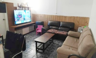 Venta de 2 aptos con renta, 2 dormitorios, 1 baño y patio- Juan Francisco Martínez -Villa Española