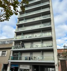 Apartamento en venta con renta - 2 dormitorios, 1 baño y terraza-  Eduardo Víctor Haedo-Cordón