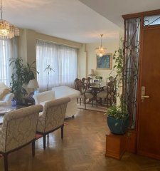 Apartamento en venta 4 dormitorios, 3 baños y patio- Zelmar Michelini -Centro