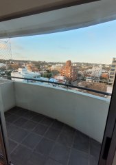 Monoambiente con cocina definida -y balcón en Malvin