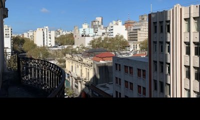Apartamento en venta, De Época, 4 dormitorios, 3 baños, altillo, Av. Uruguay, Centro.