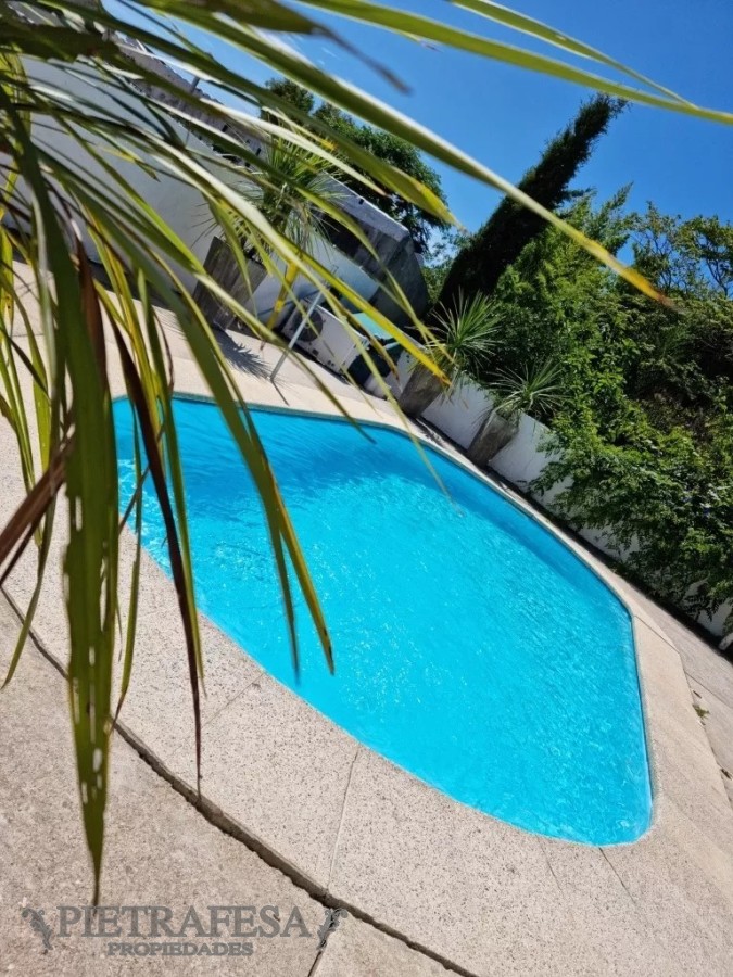 Casa ID.6155 - Casa en alquiler 5 dormitorios, un baño, fondo con piscina y cochera-Camino Ariel -Prado