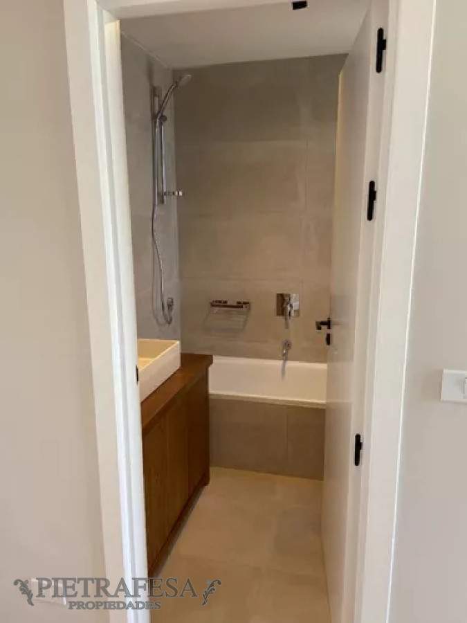 Casa ID.11399 - Casa en alquiler, 3dorm, 3baños, patio, cochera. Huertas de la Tahona.