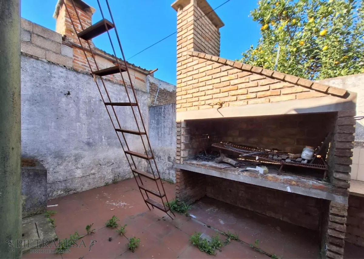 Casa ID.11374 - Casa con gran terreno, 2 dormitorios, 1 baño- Villa Española
