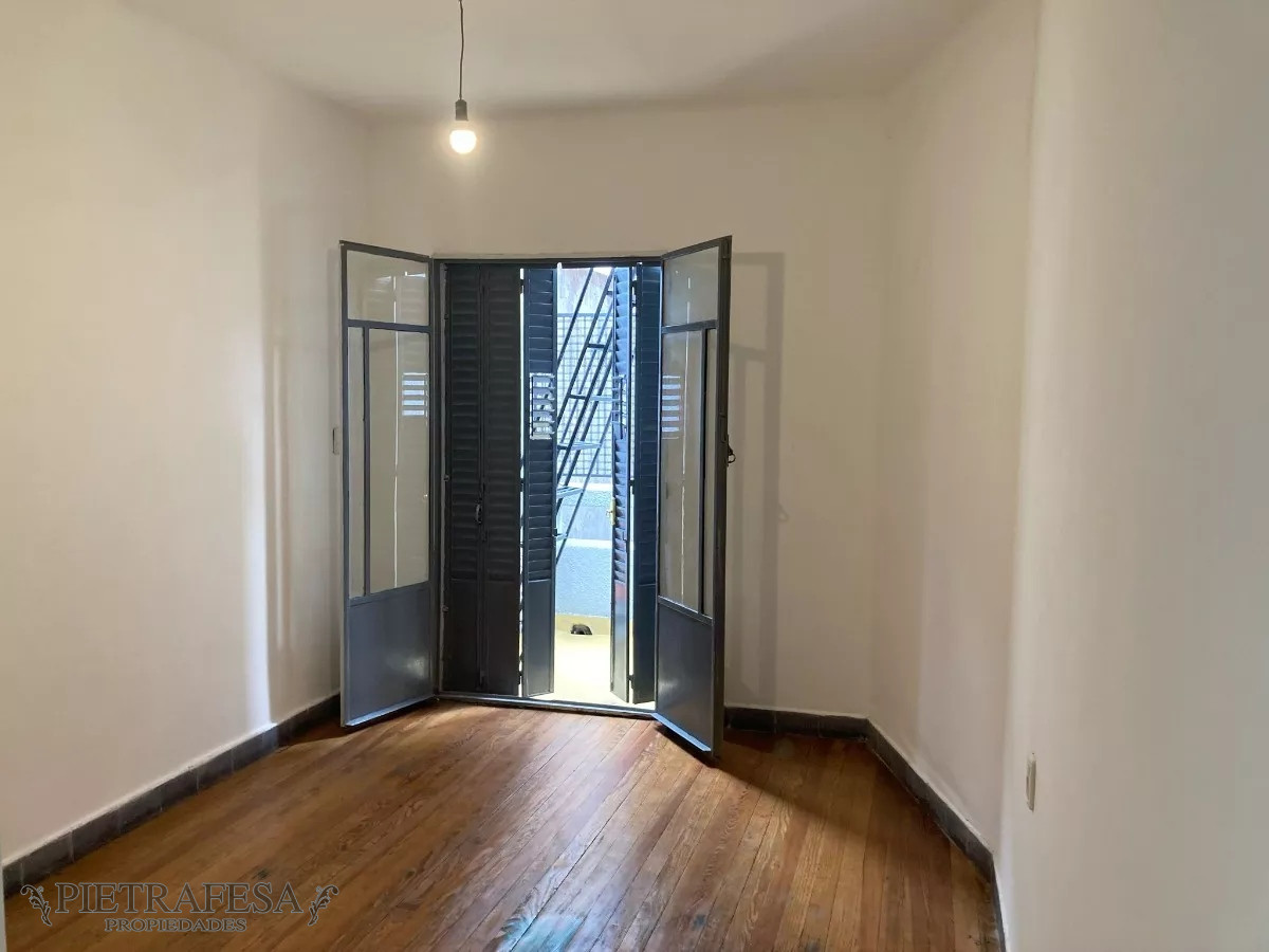 Casa ID.8807 - Casa de altos en venta, 3 dormitorios, 2 baños, terraza, patio con parrillero, Vazquez, Cordón.