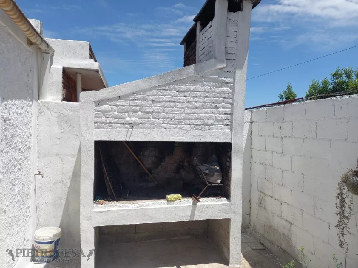 Casa ID.8386 - Casa en venta 3 dormitorios, 1 baño, patio y azotea-Ing Manuel Rodríguez Correa-Aires Puros