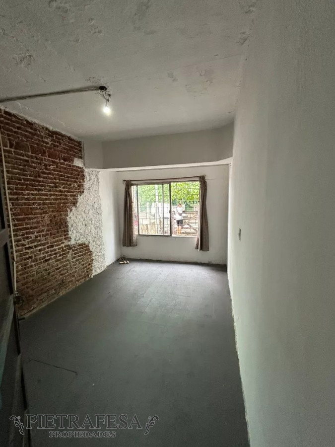 Casa ID.8716 - Casa en venta 2 dormitorios, 1 baño, fondo y cochera-Flor de Maroñas
