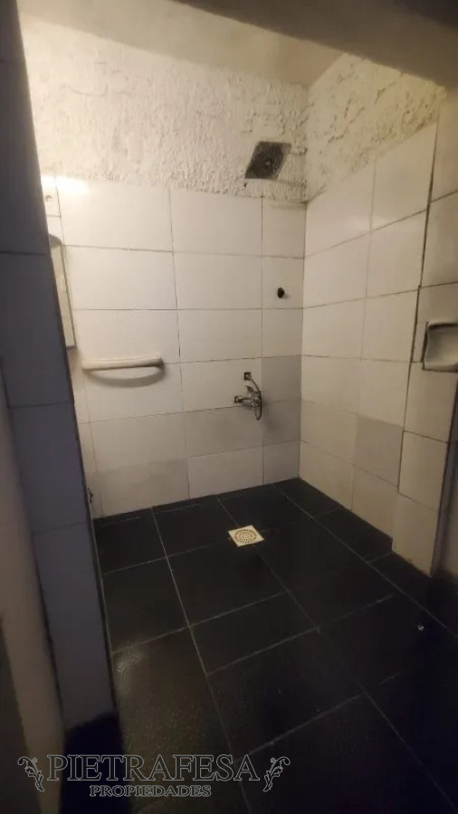 Casa ID.13609 - Casa en venta con renta 4 dormitorios, 1 baño, patio-Aguada