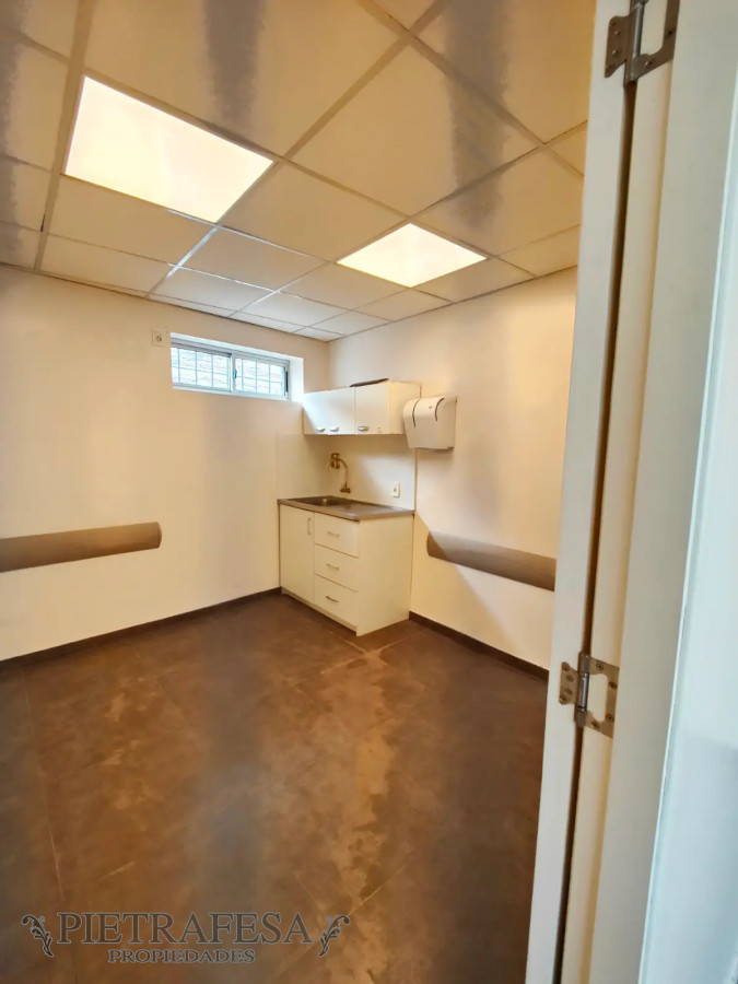 Casa ID.13588 - Casas en alquiler, 5dormitorios, 3baños, patio, azotea. Paso Molino.