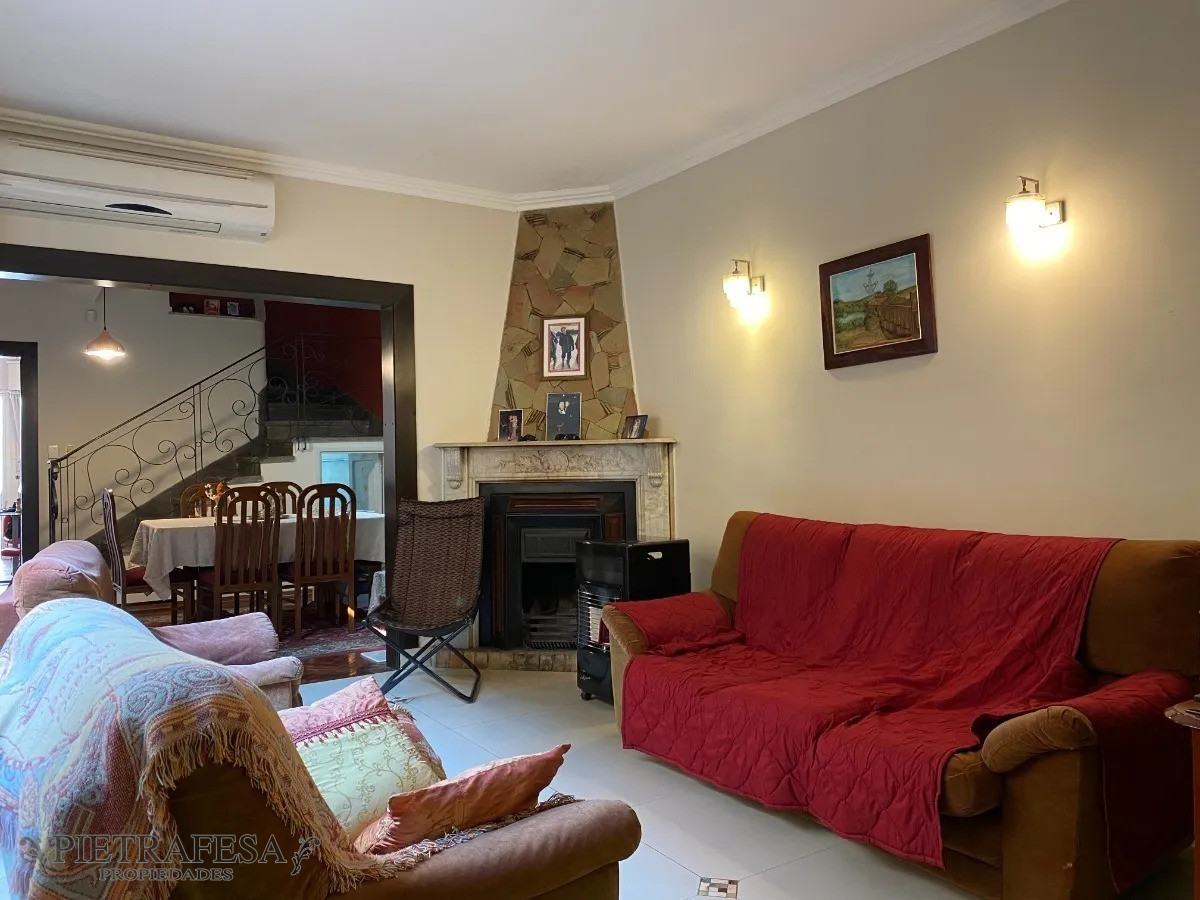 Casa ID.4806 - Casa en venta 3 dormitorios, 2 baños, patio, barbacoa y garaje- Calle Doctor Arturo Lezama- Aguada